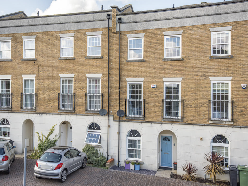 Property photo 1 of 18 Front (Exterior)