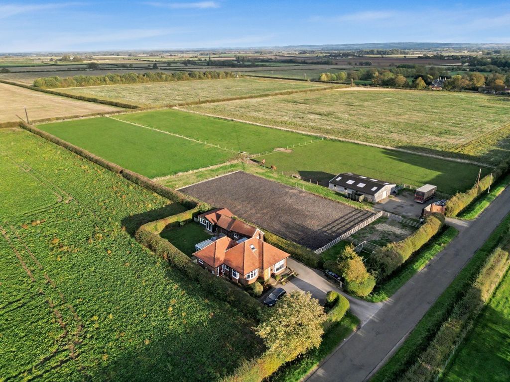 Property photo 1 of 28