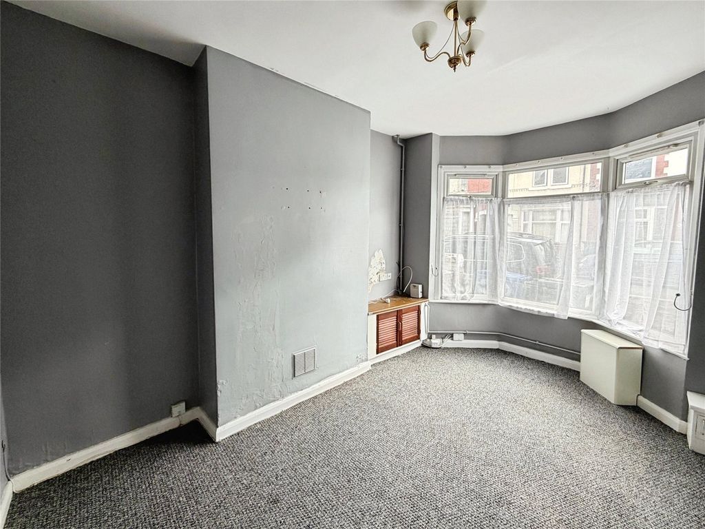 Property photo 2 of 13 Lounge