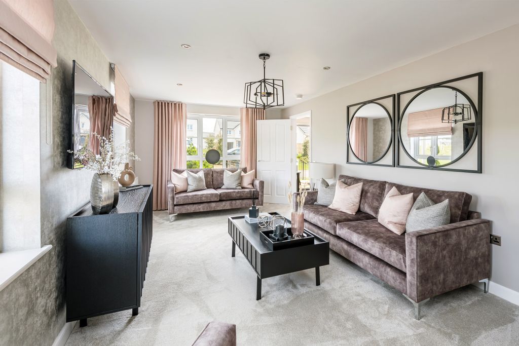 Property photo 3 of 10 Lounge In 4 Bed Home