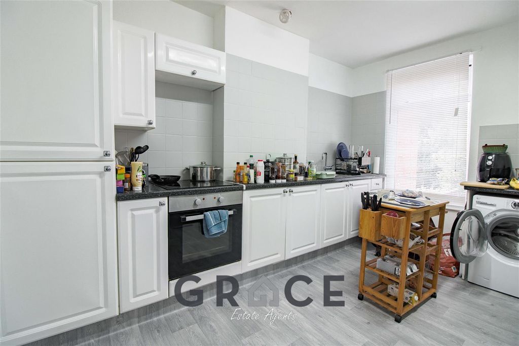 Property photo 2 of 11 Kitchen.Jpg