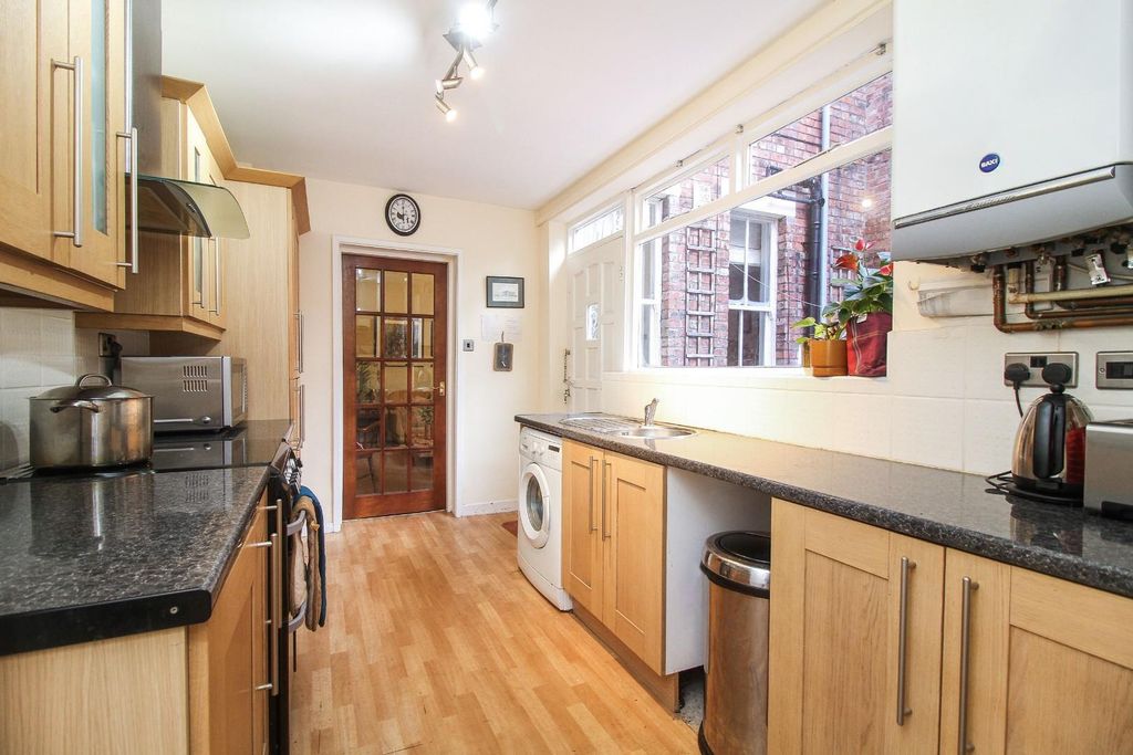 Property photo 3 of 7 Kitchen