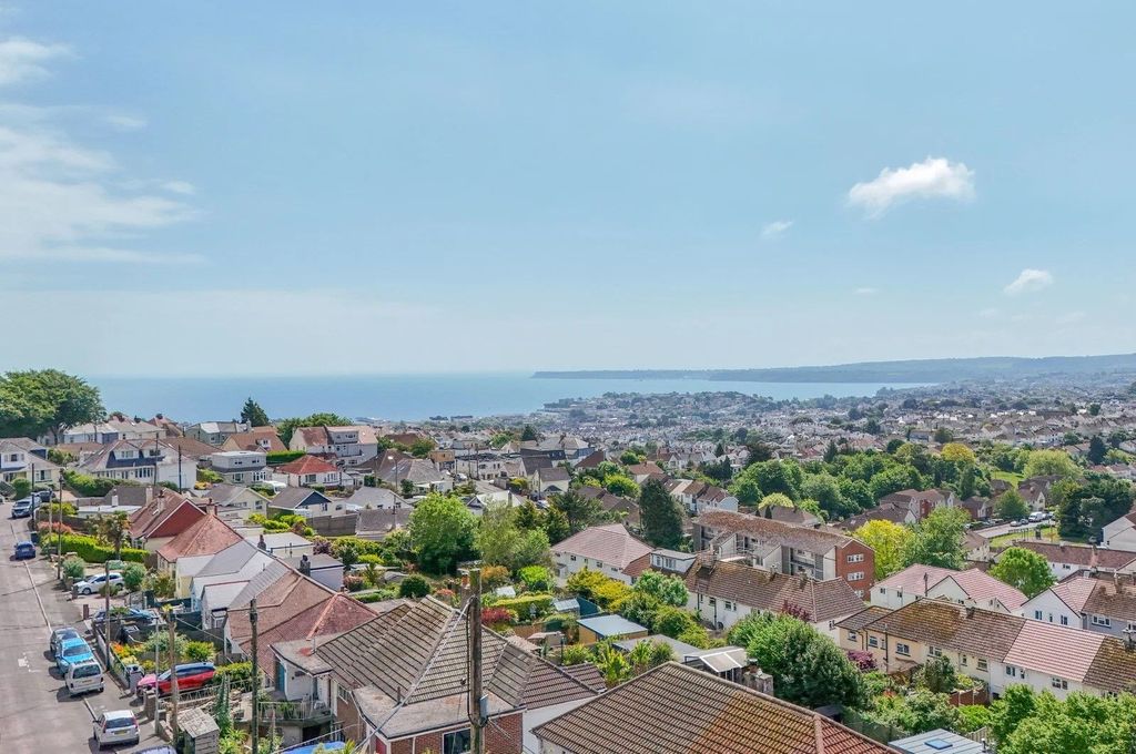 Property photo 2 of 27