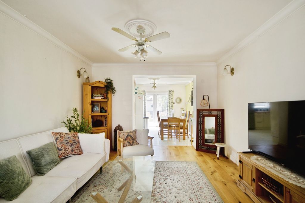 Property photo 3 of 19 Pbox-Img.Jpg