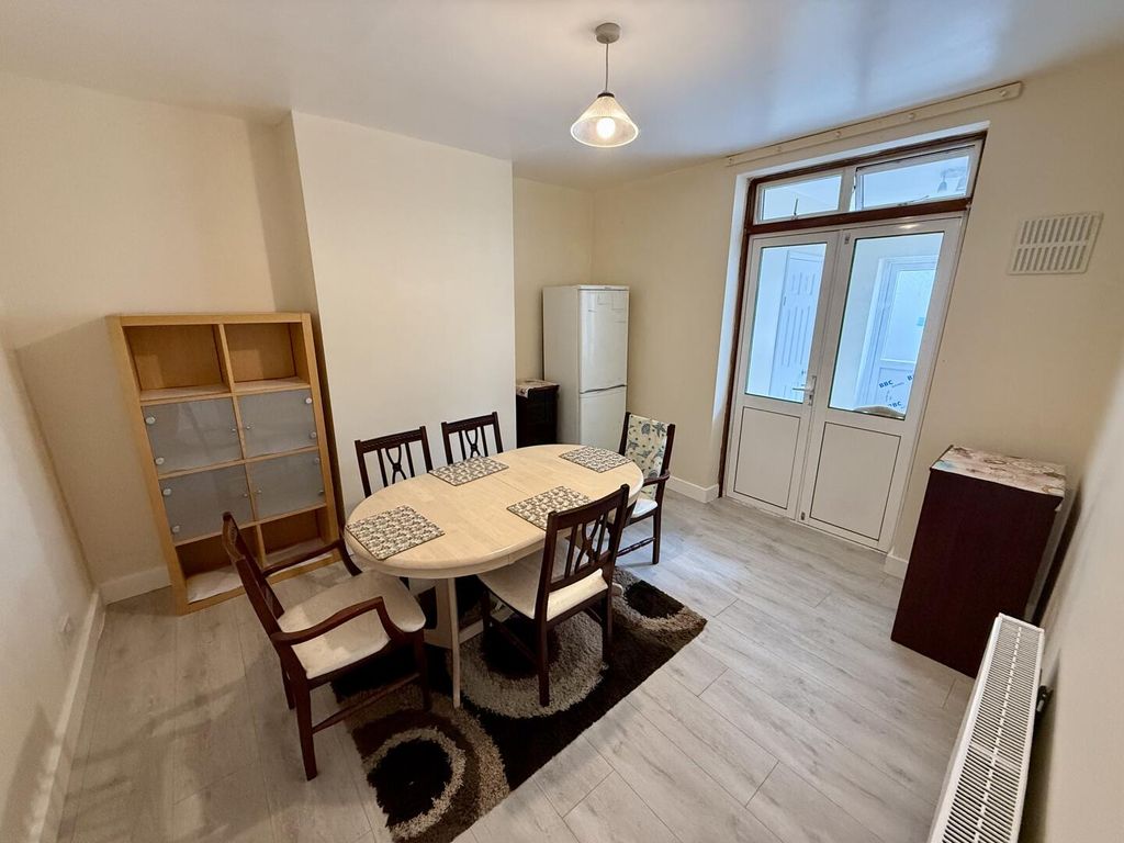 Property photo 3 of 14 Dining Room