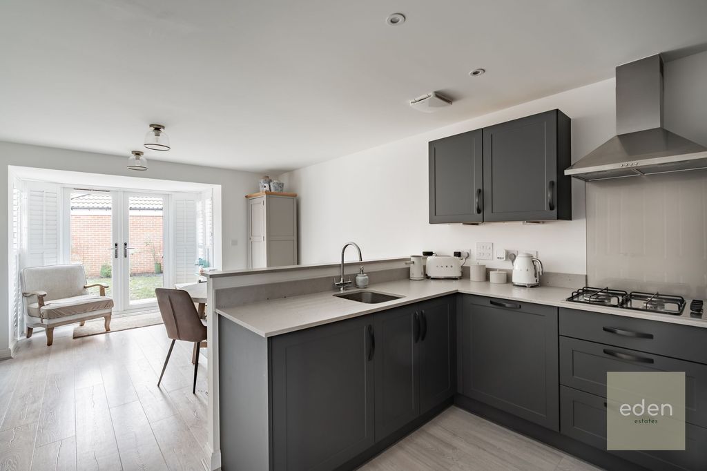 Property photo 3 of 27