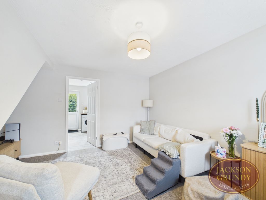 Property photo 2 of 7 Muncaster Gardens