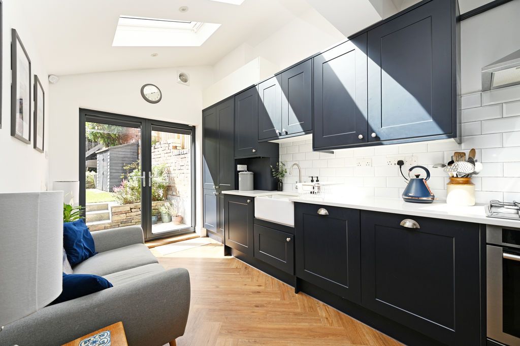 Property photo 2 of 31 Dining Kitchen