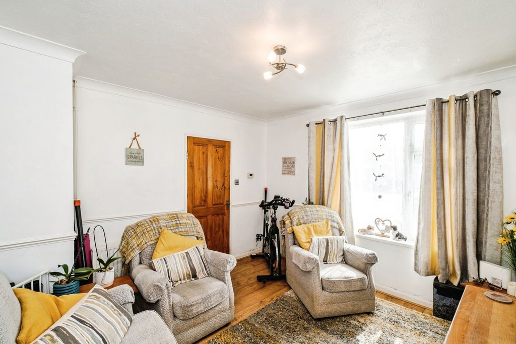 Property photo 3 of 17 Photo