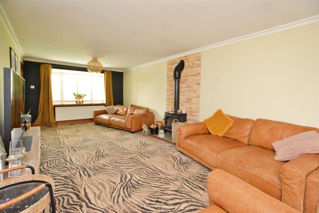 Property photo 2 of 28 Living Room