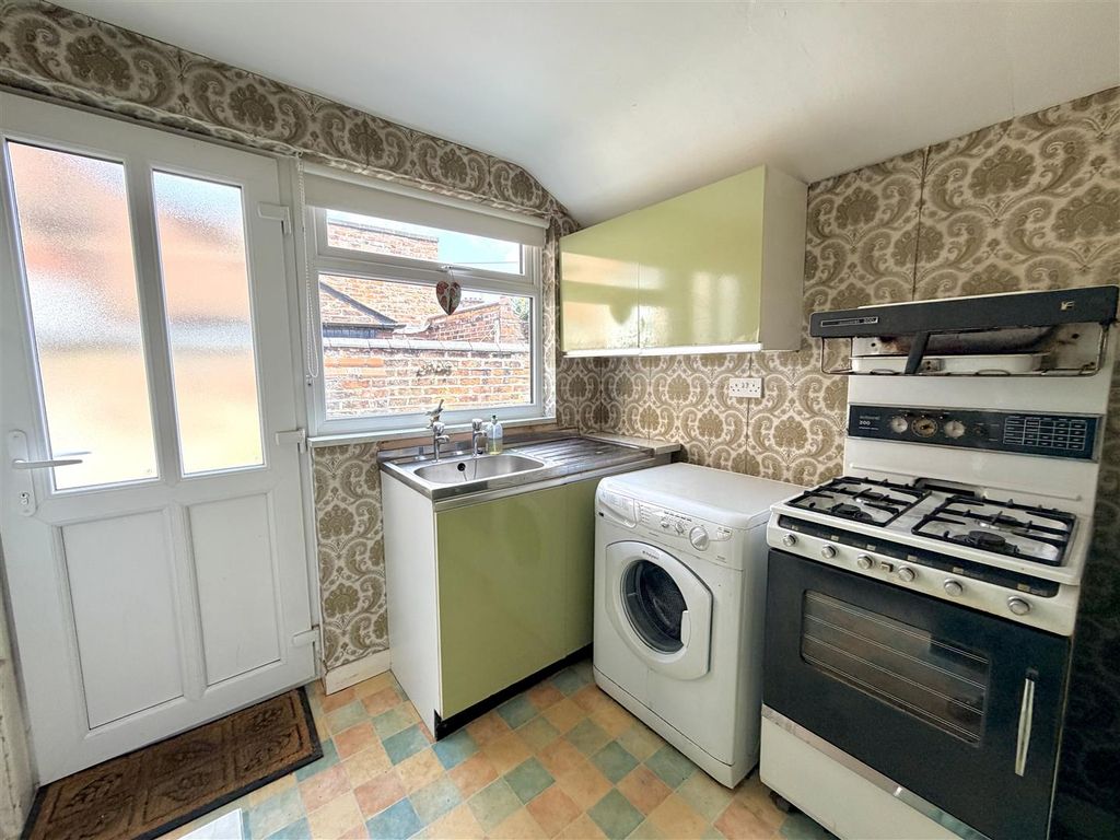 Property photo 3 of 25 Kitchen