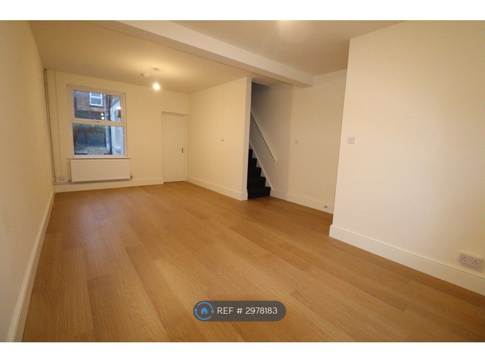 Property photo 3 of 9 Dining