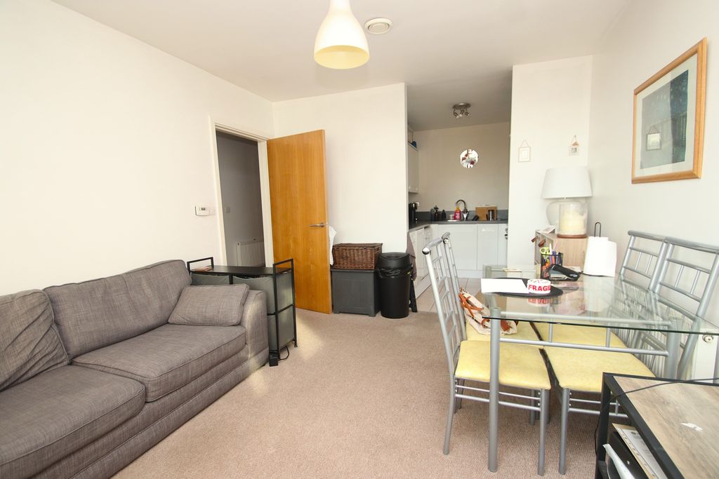 Property photo 1 of 7 Photo 3