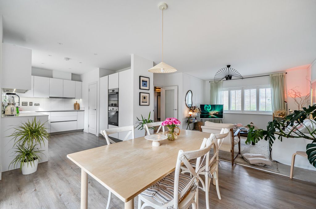 Property photo 2 of 26 1428729-24-69c160...