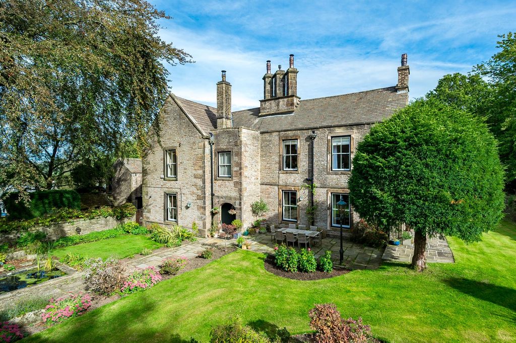 Property photo 1 of 51