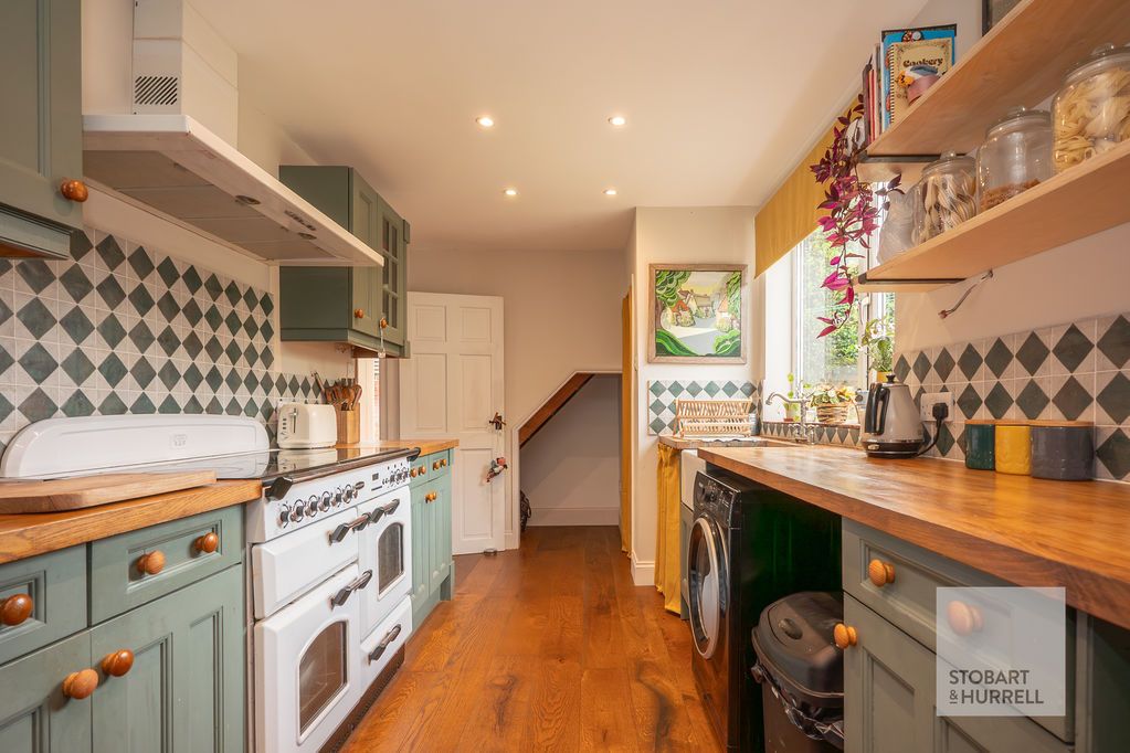 Property photo 3 of 15 Kitchen