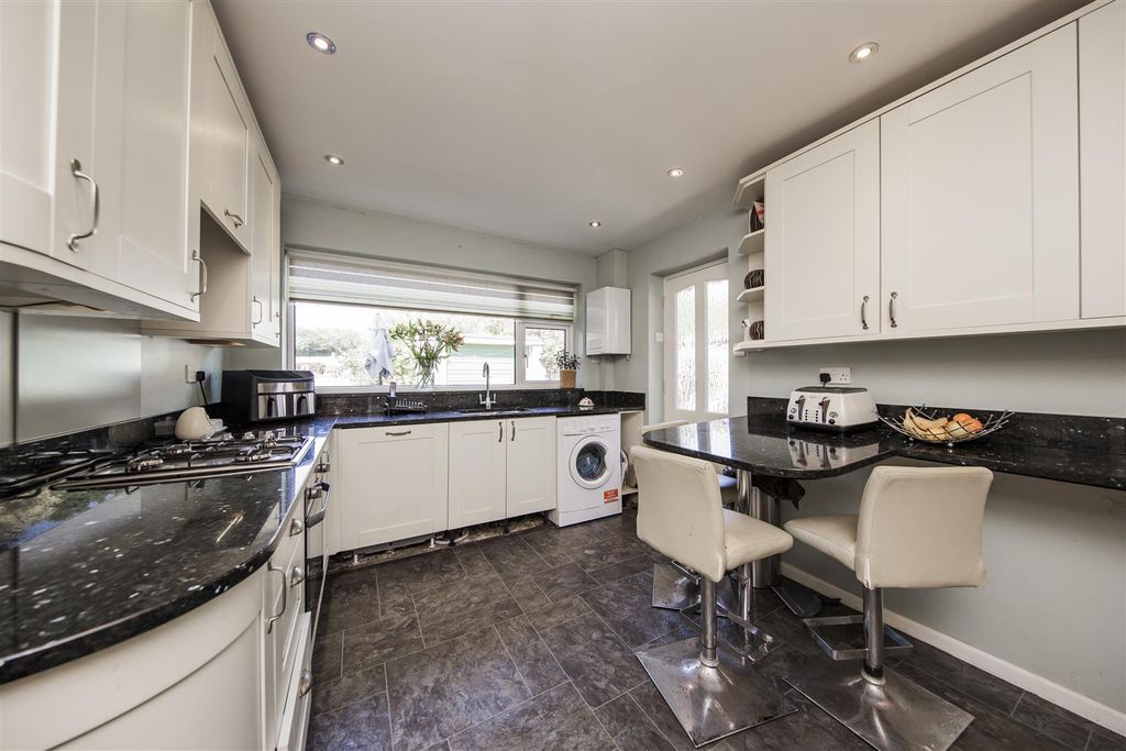 Property photo 3 of 27 Kitchen