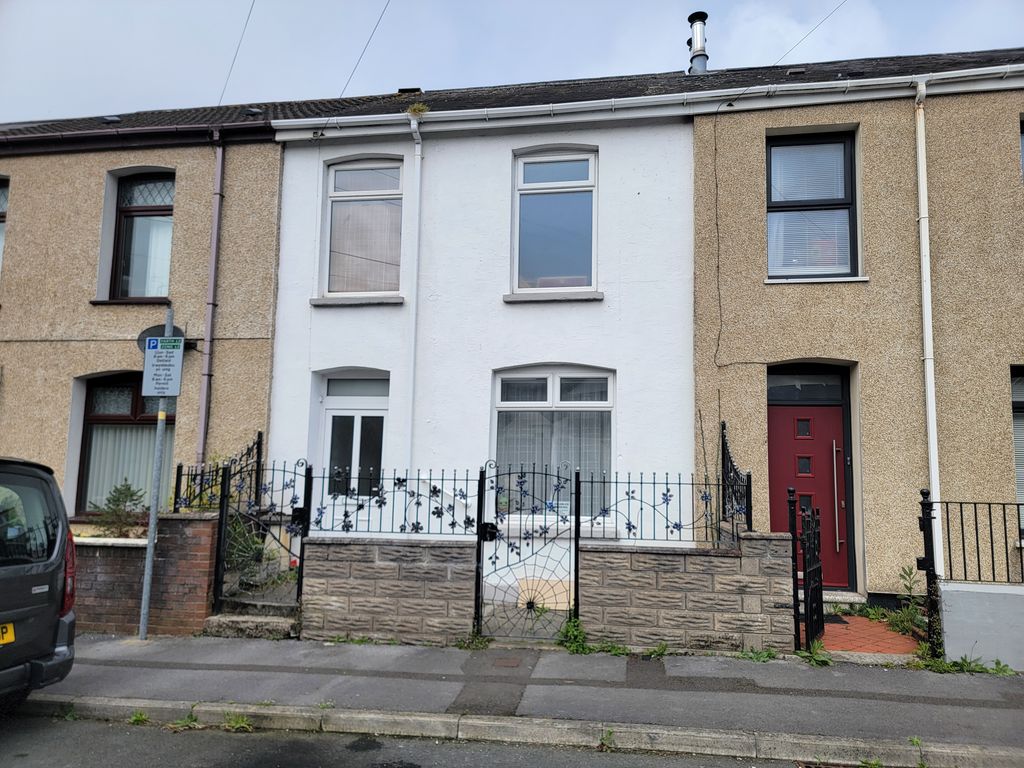 Property photo 1 of 18