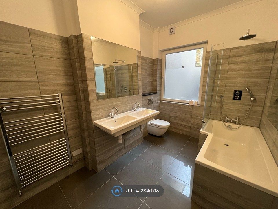 Property photo 2 of 10 Bathroom