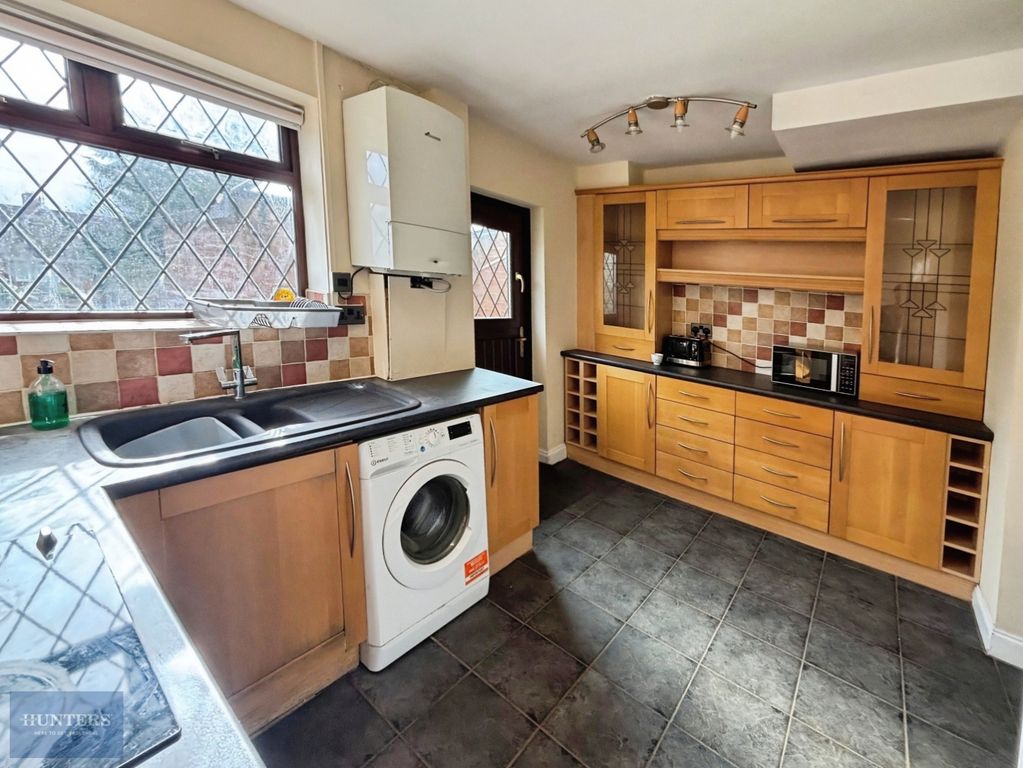 Property photo 3 of 16 Kitchen 2