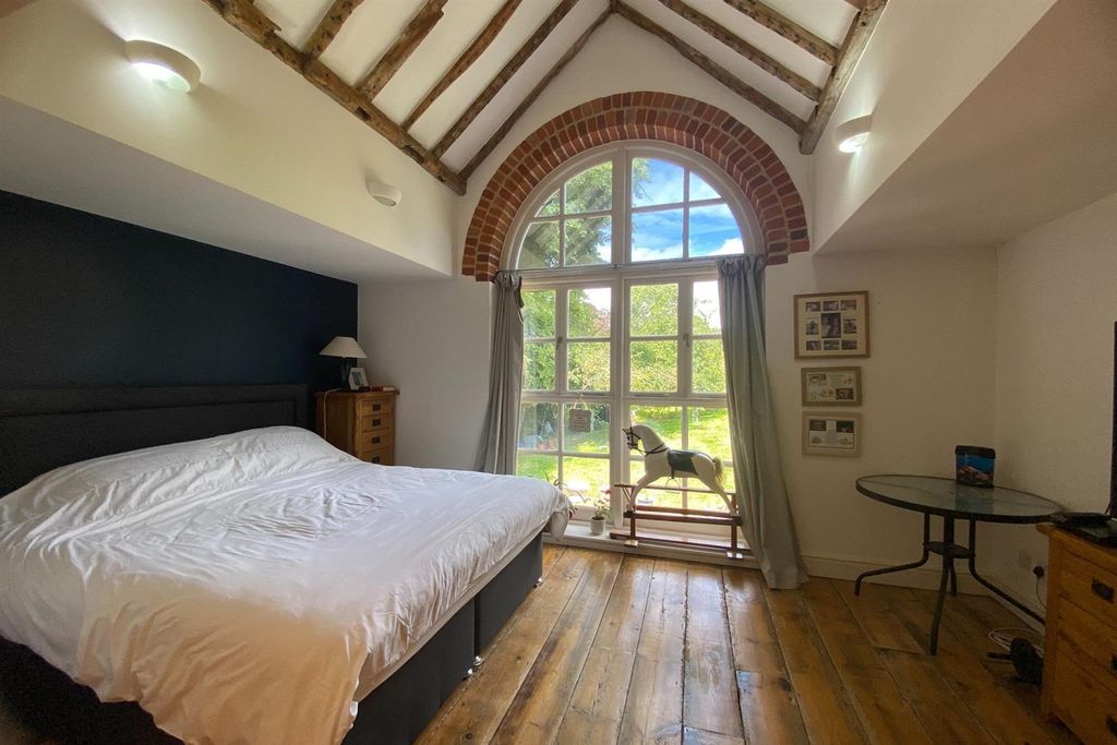 Property photo 1 of 15 Main Bed.Jpg