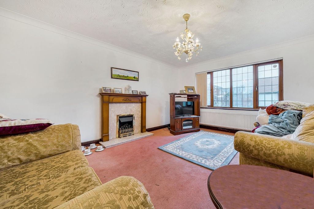 Property photo 3 of 14 Lounge.Jpg