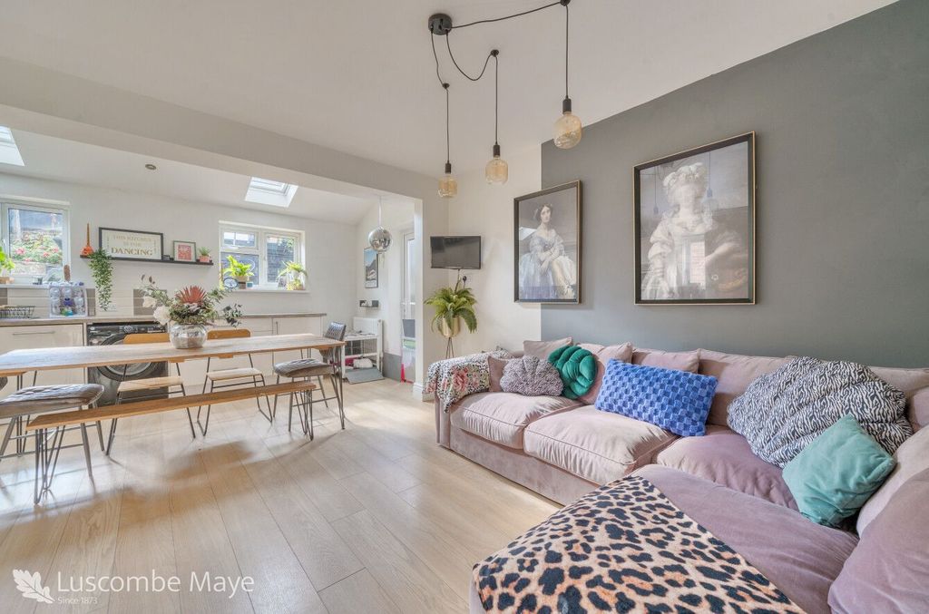 Property photo 3 of 12