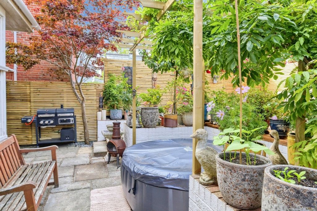 Property photo 1 of 16 Garden