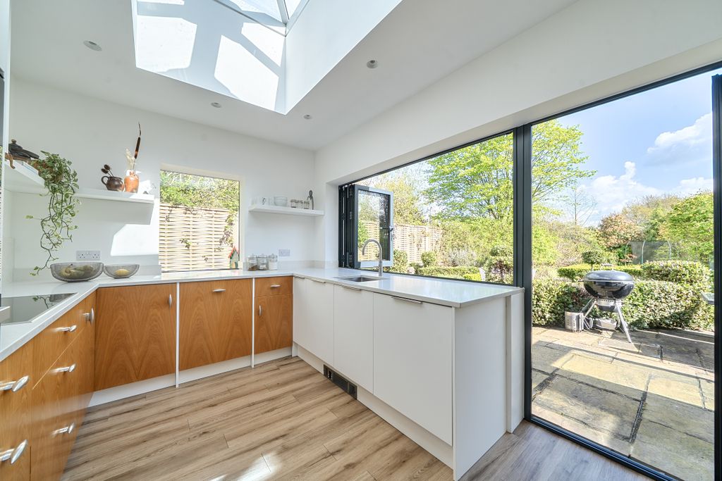 Property photo 2 of 21