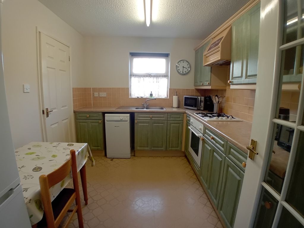 Property photo 3 of 14 Kitchen