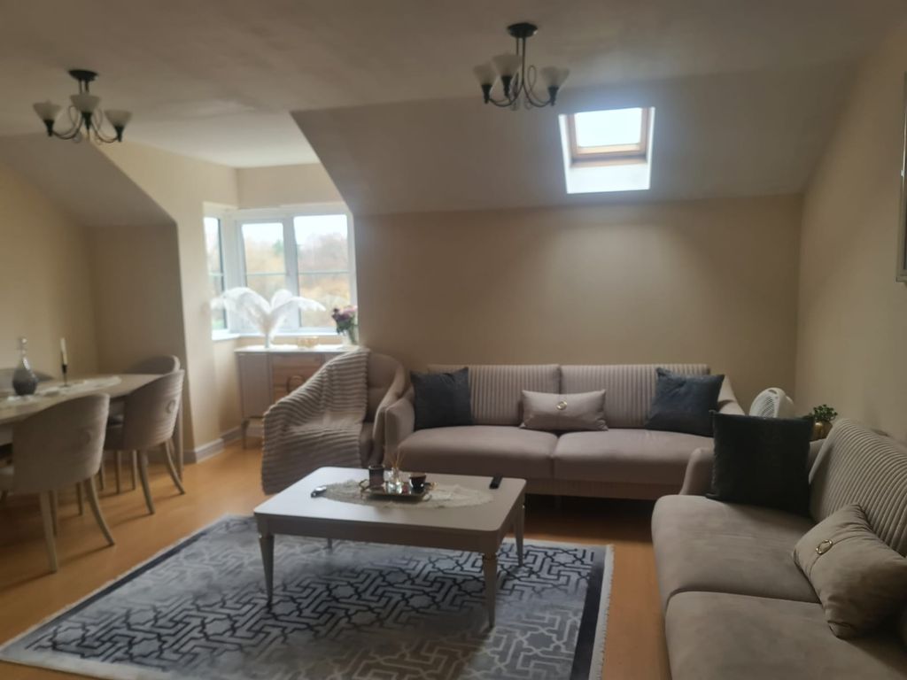 Property photo 3 of 11 Gallery