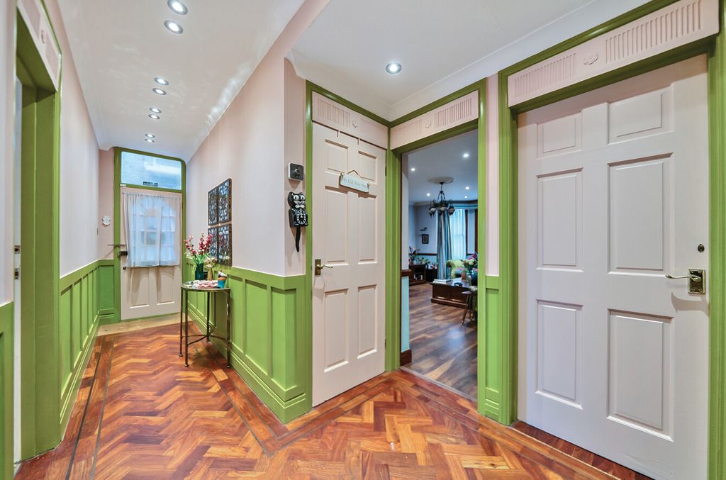 Property photo 2 of 16 1326067-10-68793d...