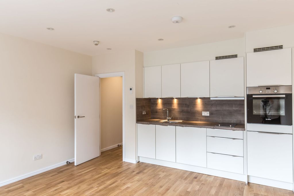 Property photo 2 of 9 Kitchen