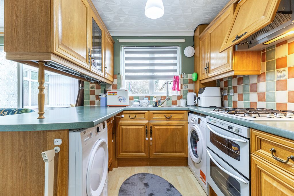 Property photo 3 of 17 Kitchen