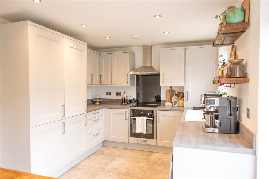 Property photo 3 of 15 Picture No. 02