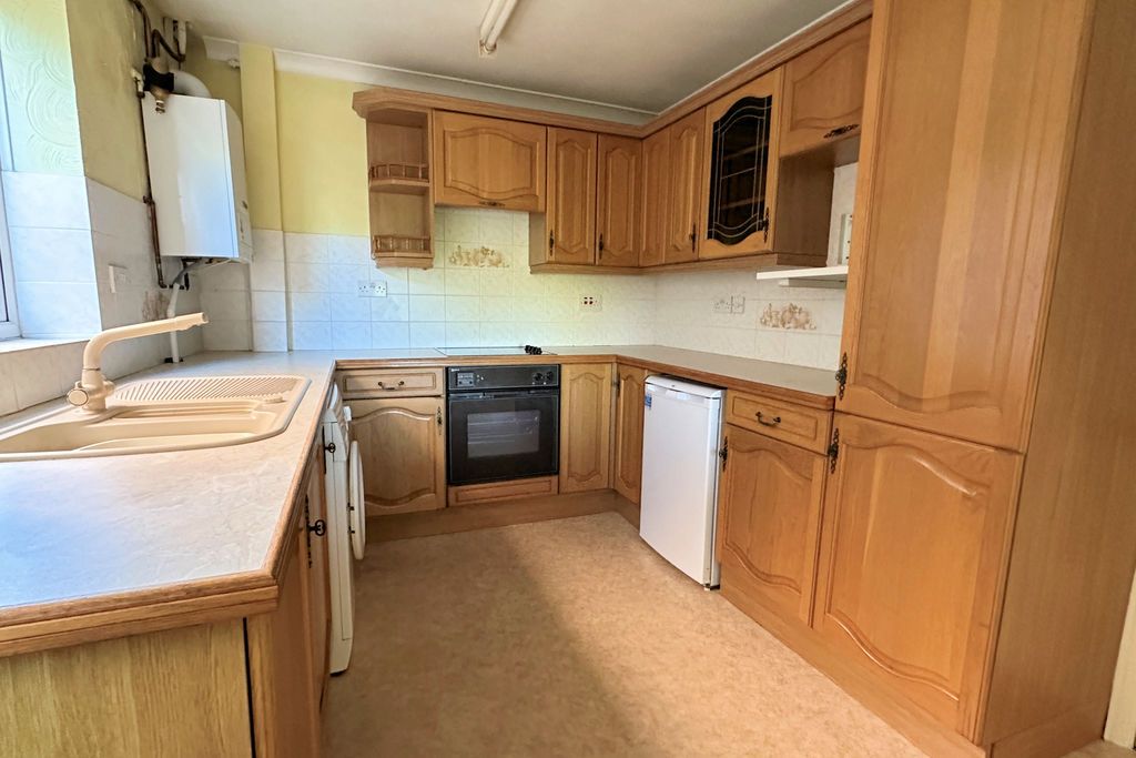 Property photo 3 of 25 Kitchen