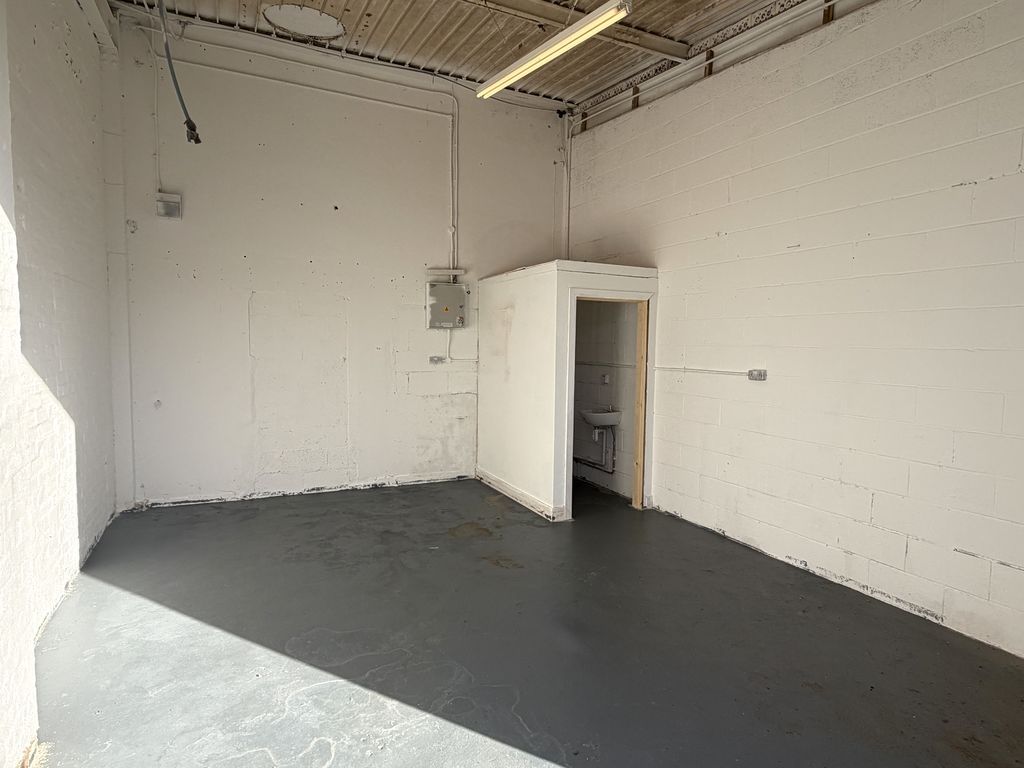 Property photo 3 of 6 Photo 5