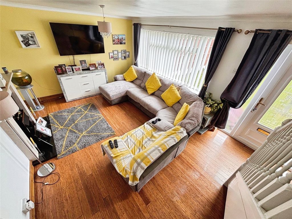 Property photo 3 of 15 Lounge