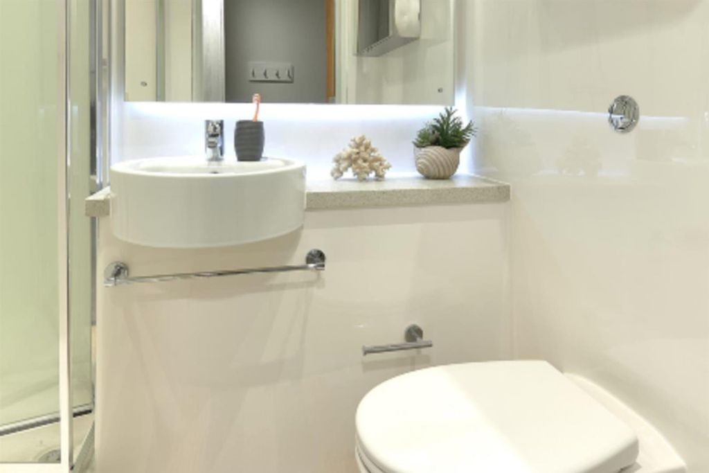 Property photo 3 of 32