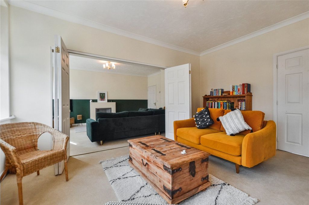 Property photo 2 of 28 Picture No. 02