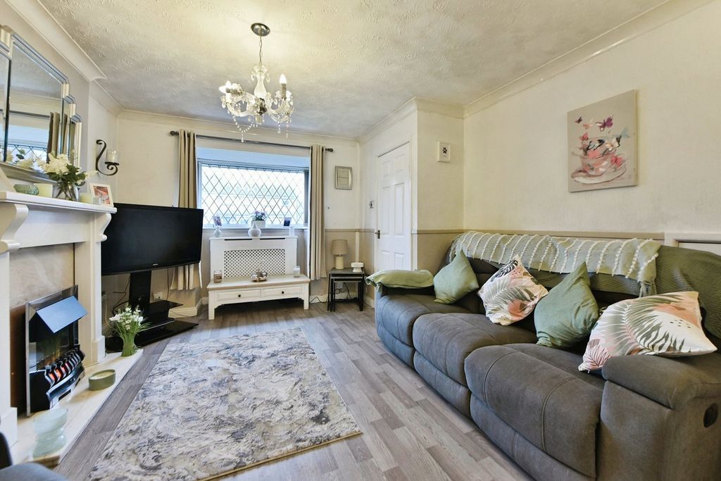 Property photo 3 of 18