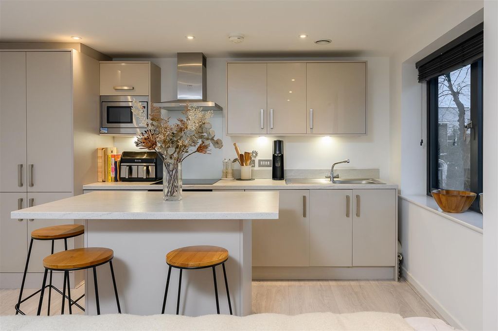 Property photo 2 of 11 Kitchen Diner