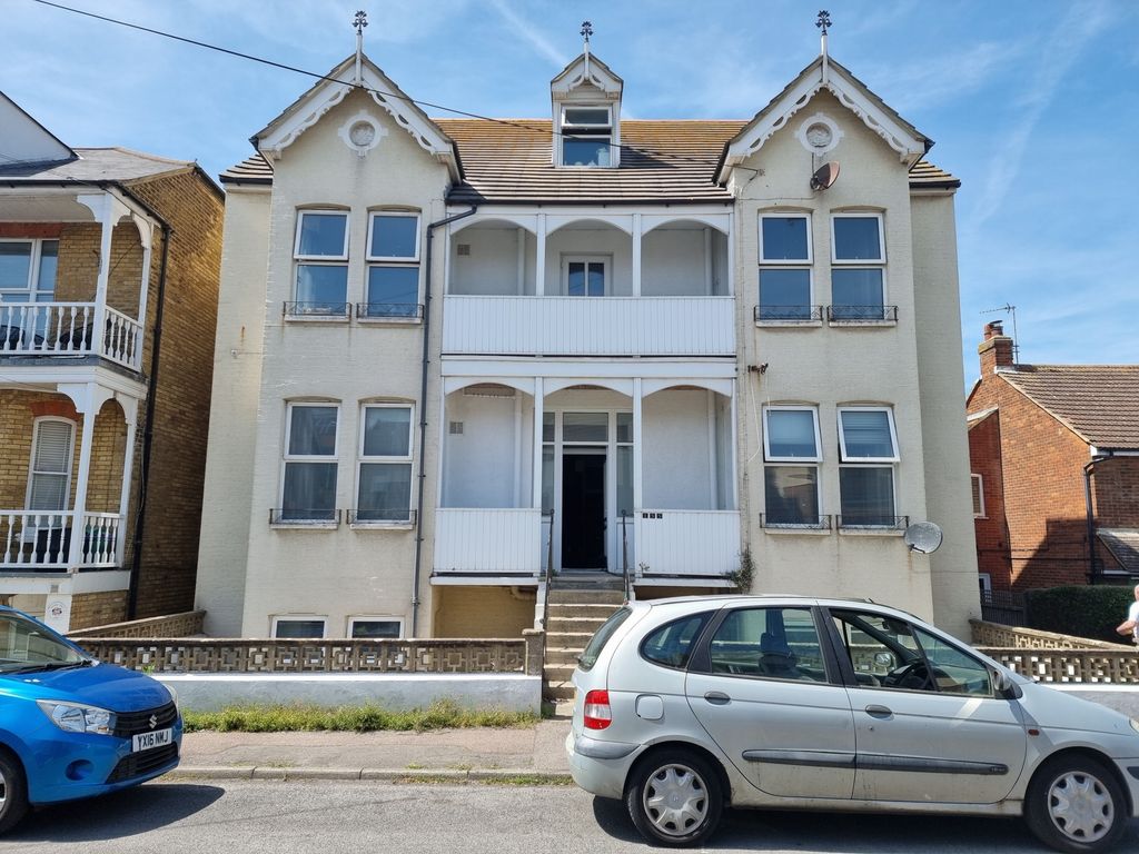 Property photo 1 of 8 Photo 6