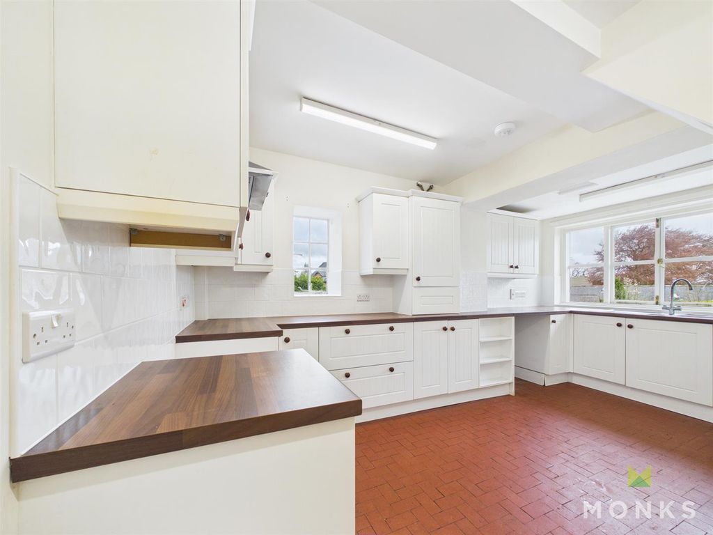 Property photo 2 of 11 Cam01520G0-Pr0379-Still014.Jpg