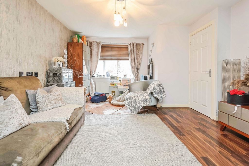 Property photo 3 of 18 Pbox-Img.Jpg