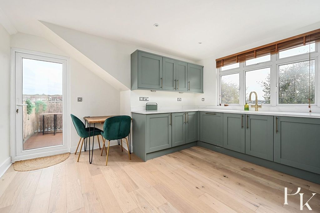 Property photo 2 of 29 Flt 5, 145 New Church Road (2).Jpg