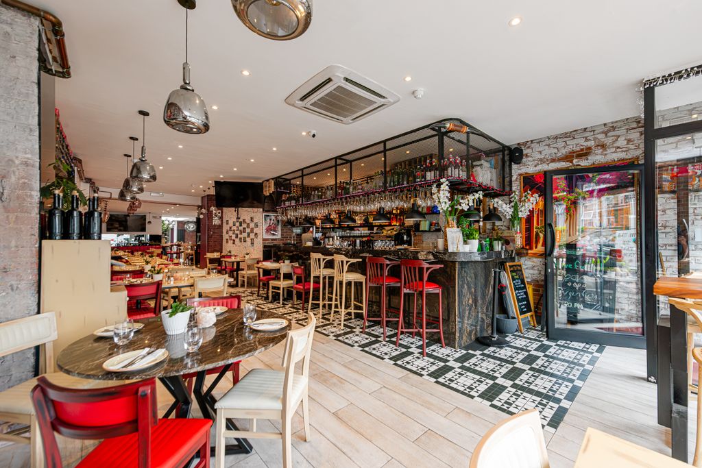 Property photo 3 of 17 Stroud Green Road 119-002