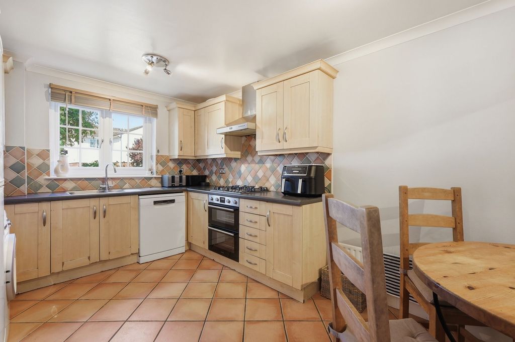 Property photo 2 of 20