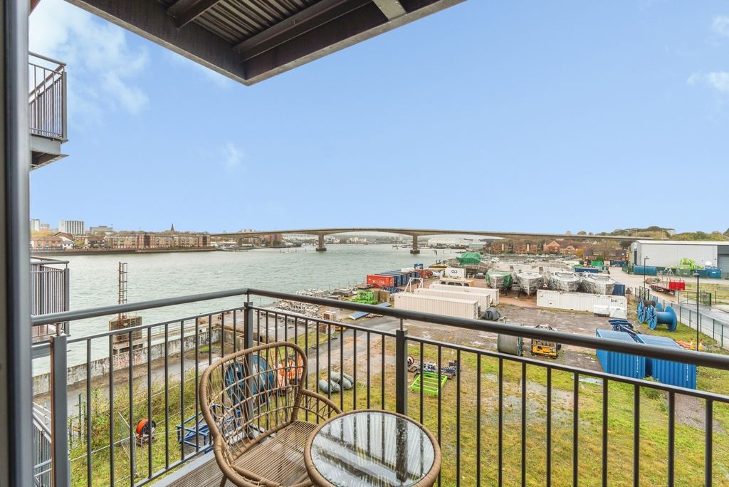 Property photo 2 of 10 Pbox-Img.Jpg