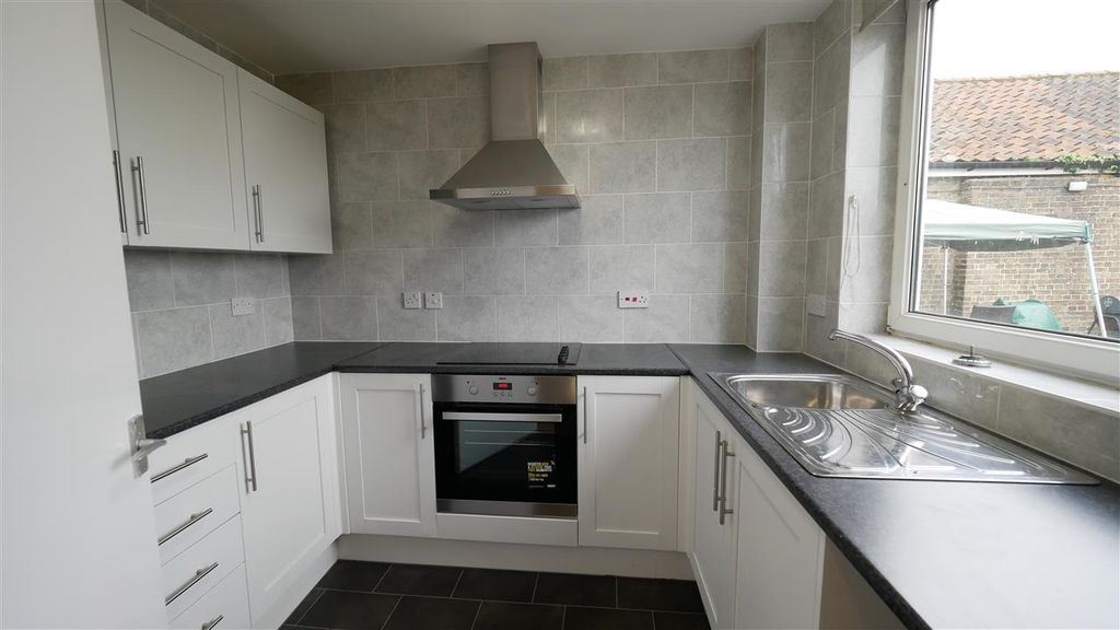 Property photo 3 of 7 Kitchen